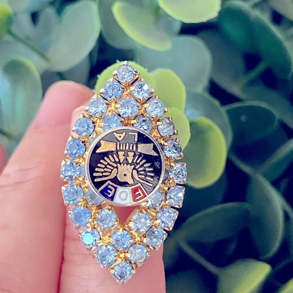 Vintage Fraternal Order of Eagles FOE Women's Costume Jewelry Rhinestone Ring - Picture 4 of 5